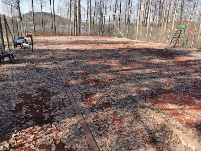 image: Vårstädning av utomhusbanorna på Maden!